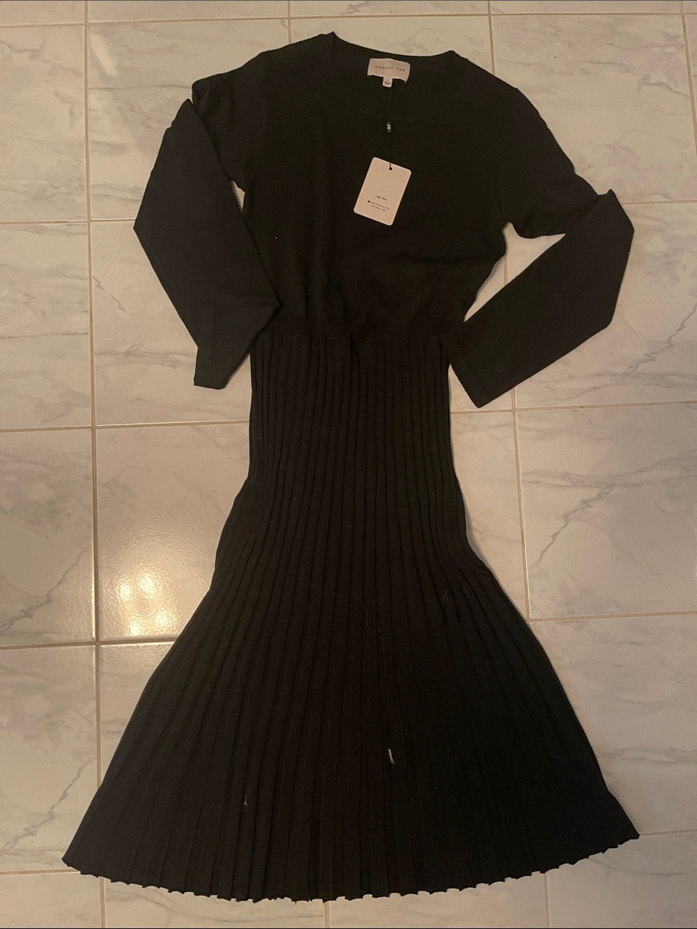 Adelyn Rea Black Ribbed sweater Knit Midi Dress - pleated brand new!
